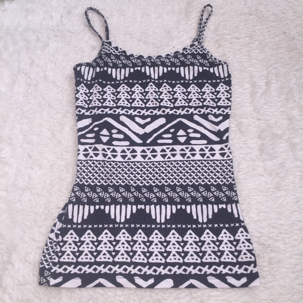 🐳[3/$15]🐳 black and white Tribal print tank